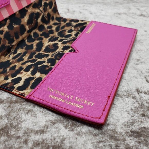 VS Passport Holder Vs Logo of Passport Suit (Red) - Picture 4 of 4